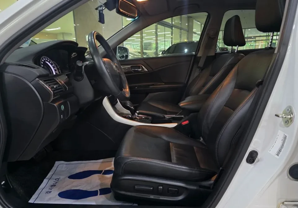 Honda Accord 2.4 бензин! Автоматик! Екзекютив!, снимка 5 - Автомобили и джипове - 54822167
