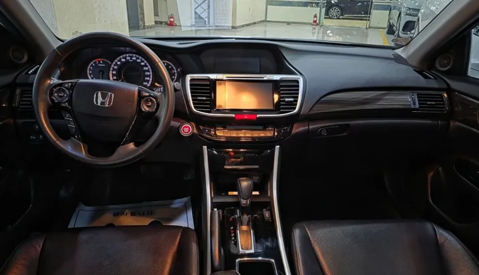 Honda Accord 2.4 бензин! Автоматик! Екзекютив!, снимка 6 - Автомобили и джипове - 54822167