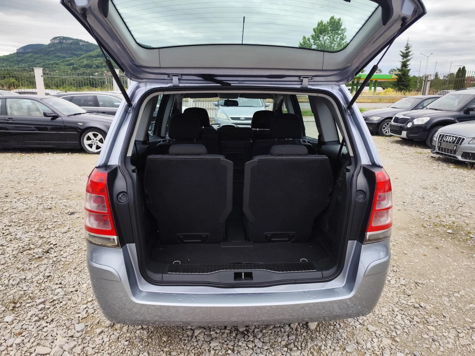 Opel Zafira 1.9 дизел Италия 7 места, снимка 7 - Автомобили и джипове - 54870363