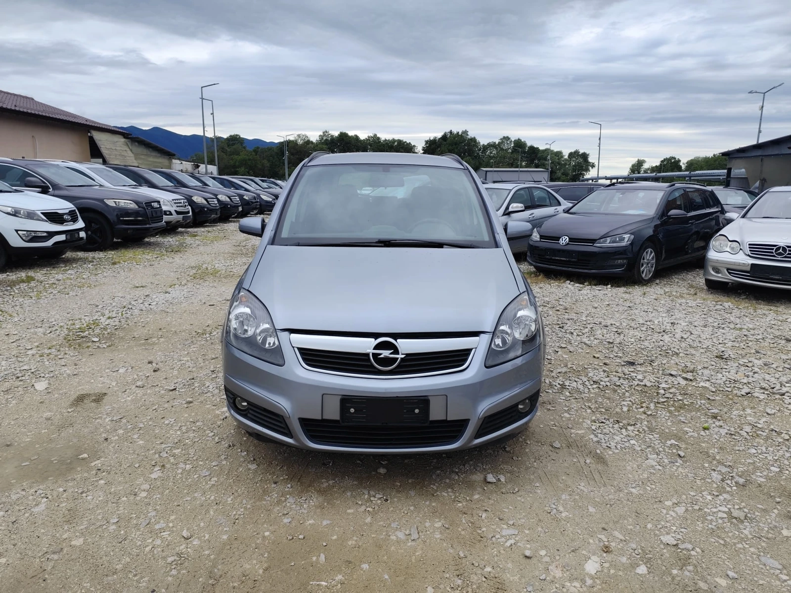 Opel Zafira 1.9 дизел Италия 7 места, снимка 2 - Автомобили и джипове - 54870363