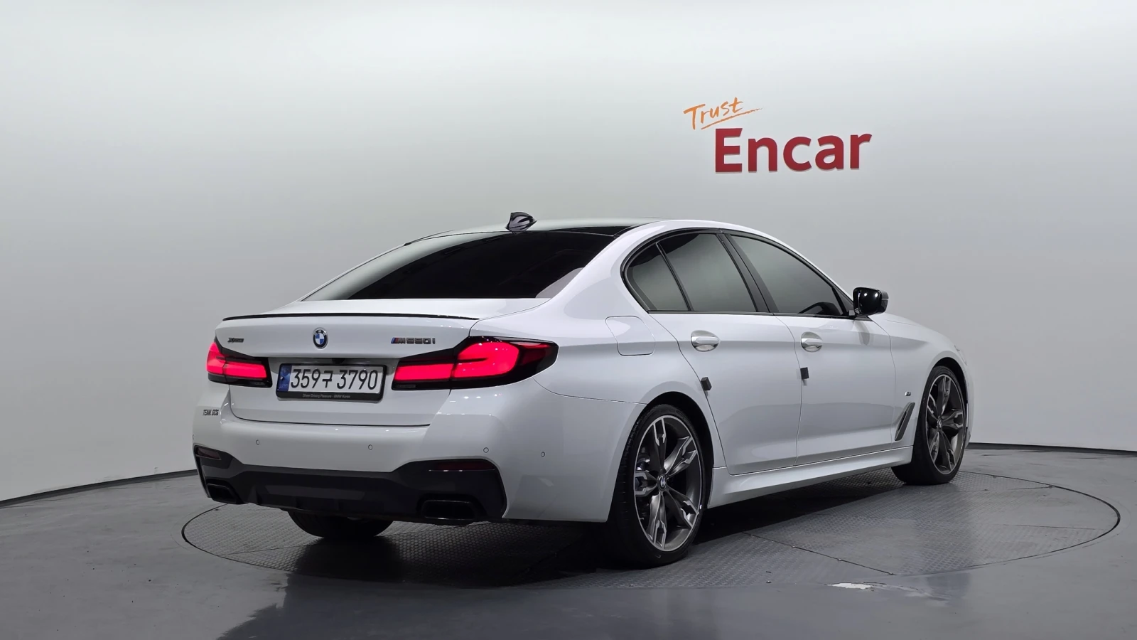 BMW 550 ЕЛ. БАГАЖНИК* 360* BLIND SPOT* HUD* КРАЙНА ЦЕНА, снимка 2 - Автомобили и джипове - 55435471