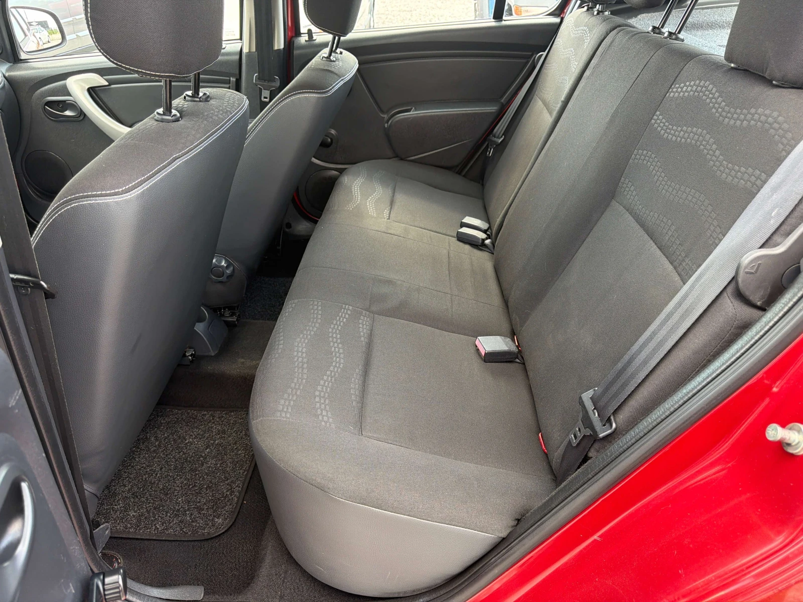 Dacia Sandero 1.6i GPL STEPWAY / БЕЗ РЪЖДА /1-СОБСТВЕНИК, снимка 7 - Автомобили и джипове - 55726040
