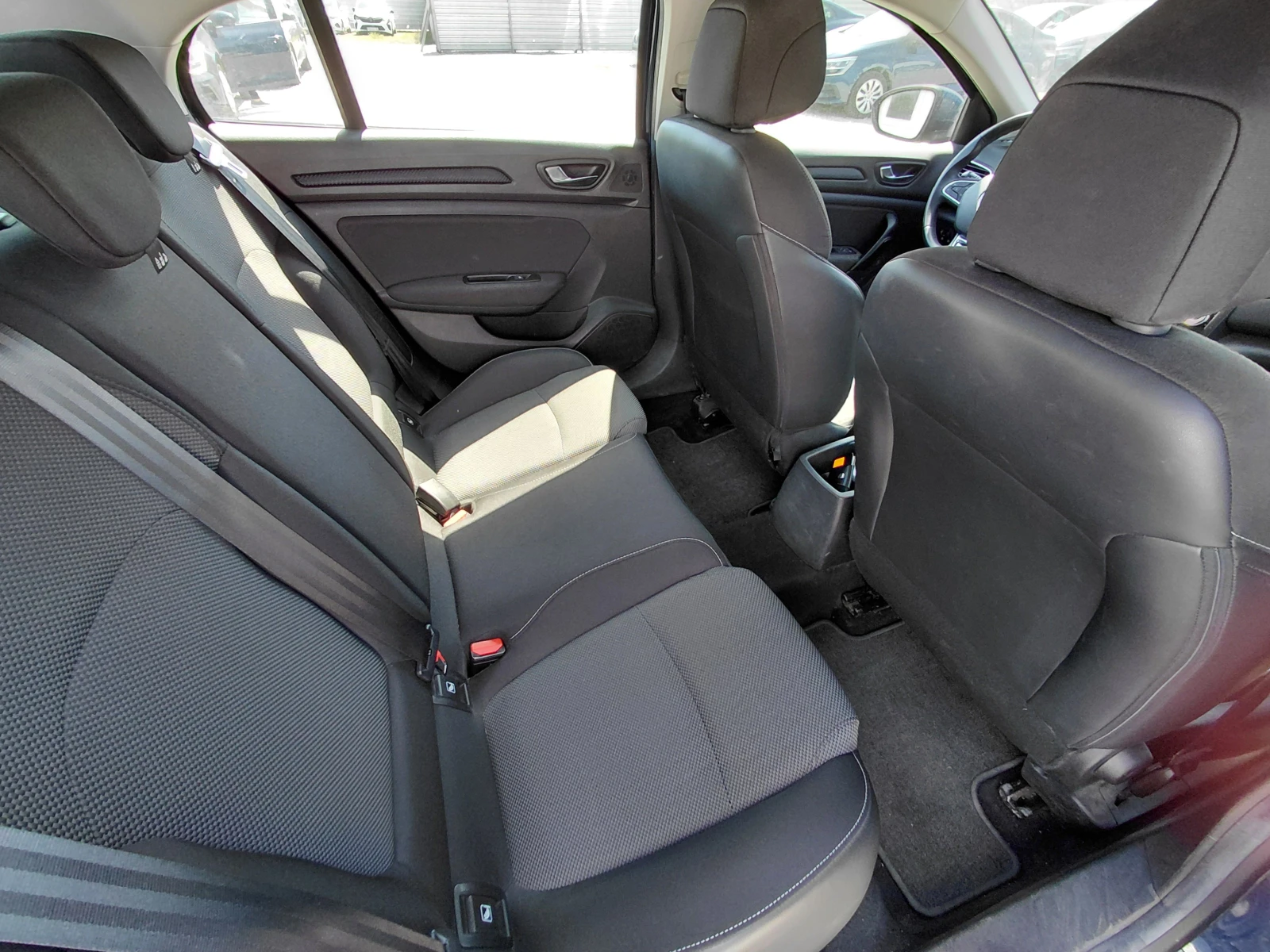 Renault Megane 1.3TCe/140к.с/Life, снимка 15 - Автомобили и джипове - 56313348