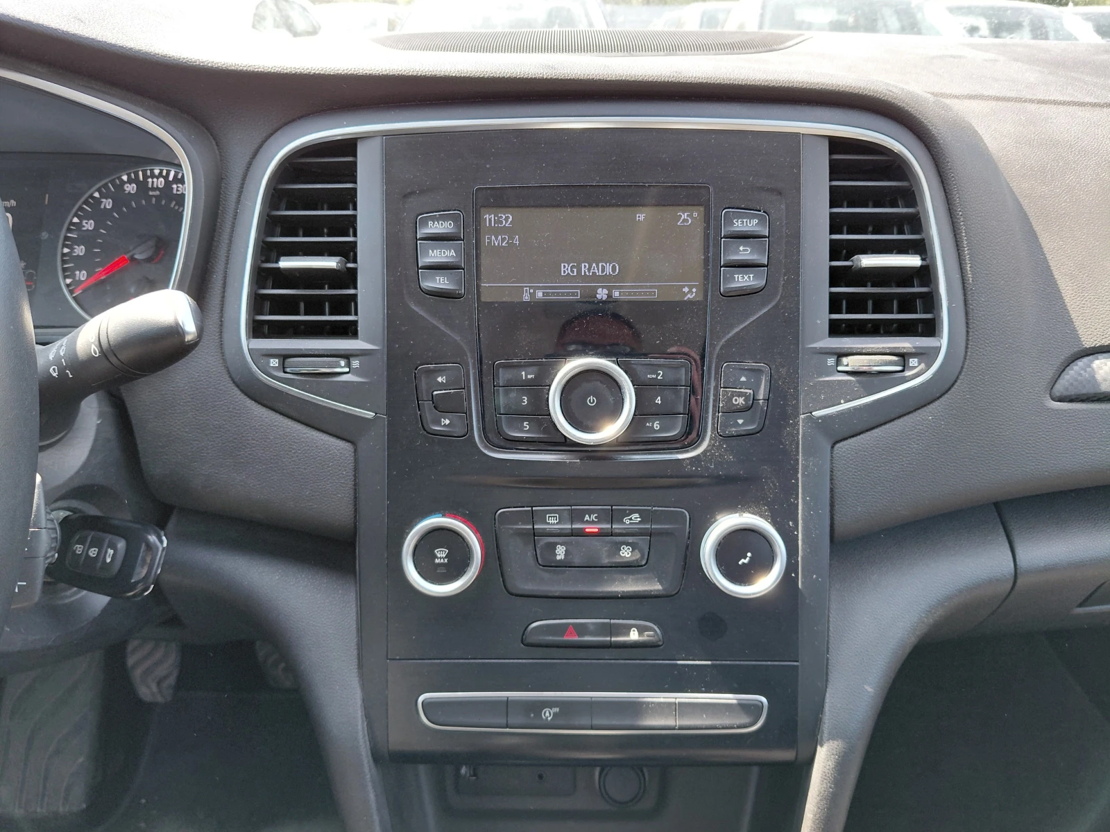Renault Megane 1.3TCe/140к.с/Life, снимка 12 - Автомобили и джипове - 56313348