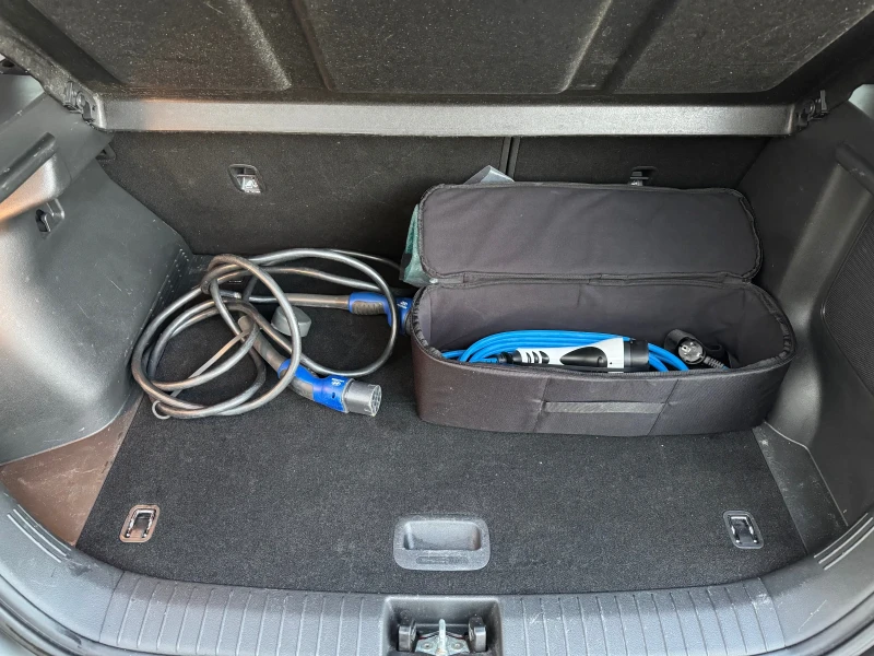 Hyundai Kona PREMIUM 64KWh/BLUELINK/SOH99%/TERMOPOMPA/, снимка 13 - Автомобили и джипове - 52806249