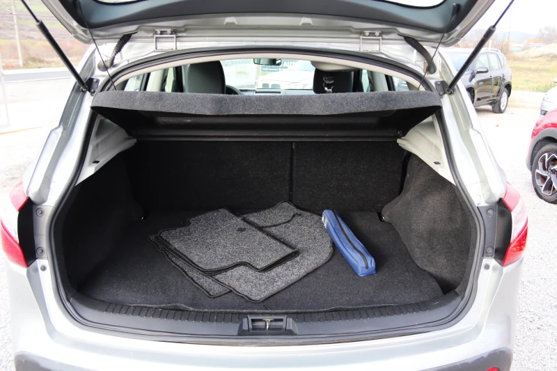 Nissan Qashqai 1.6i, снимка 8 - Автомобили и джипове - 52828821