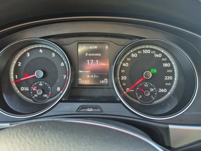 VW Atlas 3.6 V6 SEL * * Теглич * * Обдухване * * Черна кожа, снимка 8 - Автомобили и джипове - 53329233