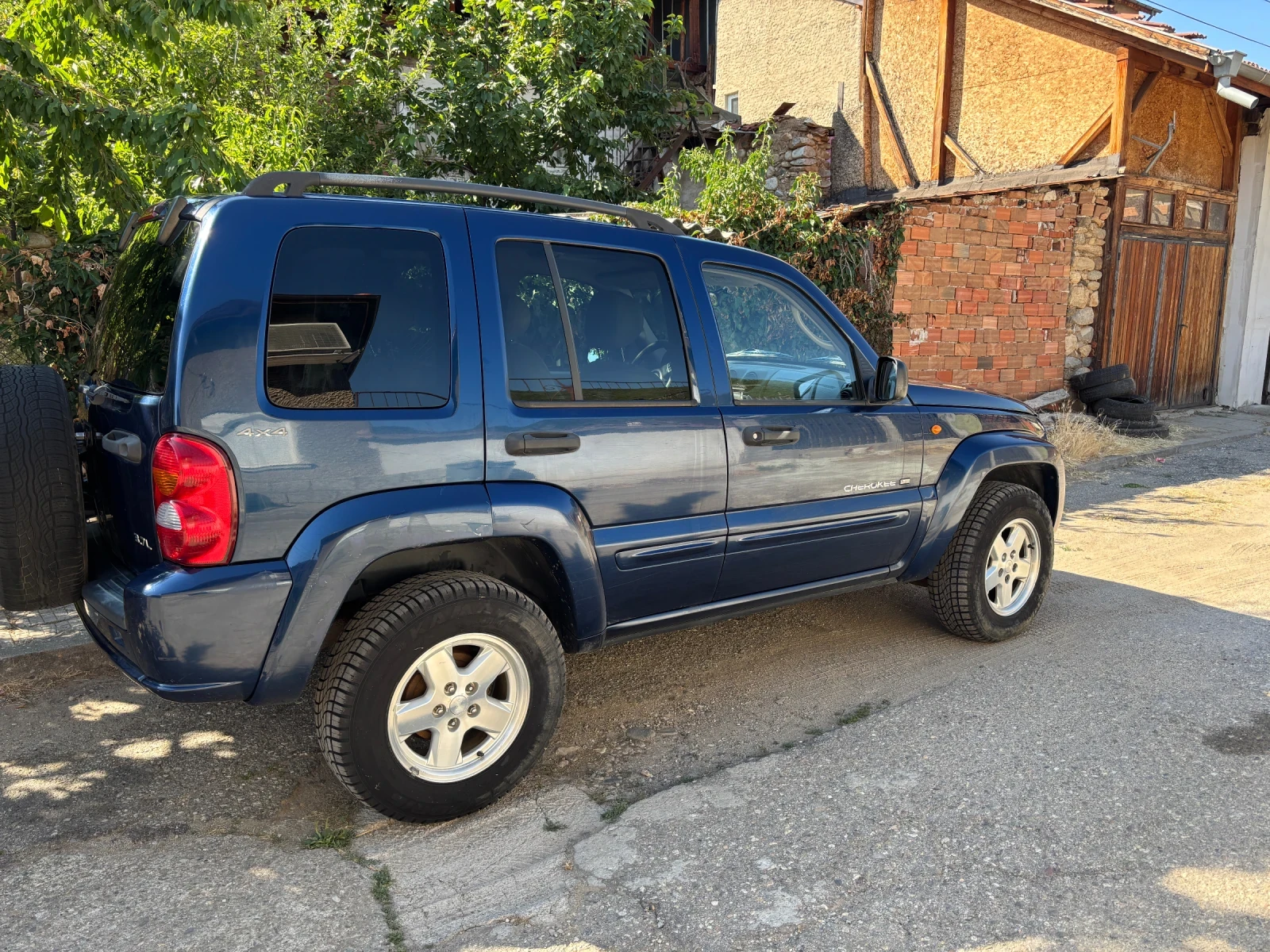Jeep Cherokee 3.7 4x4 - изображение 5