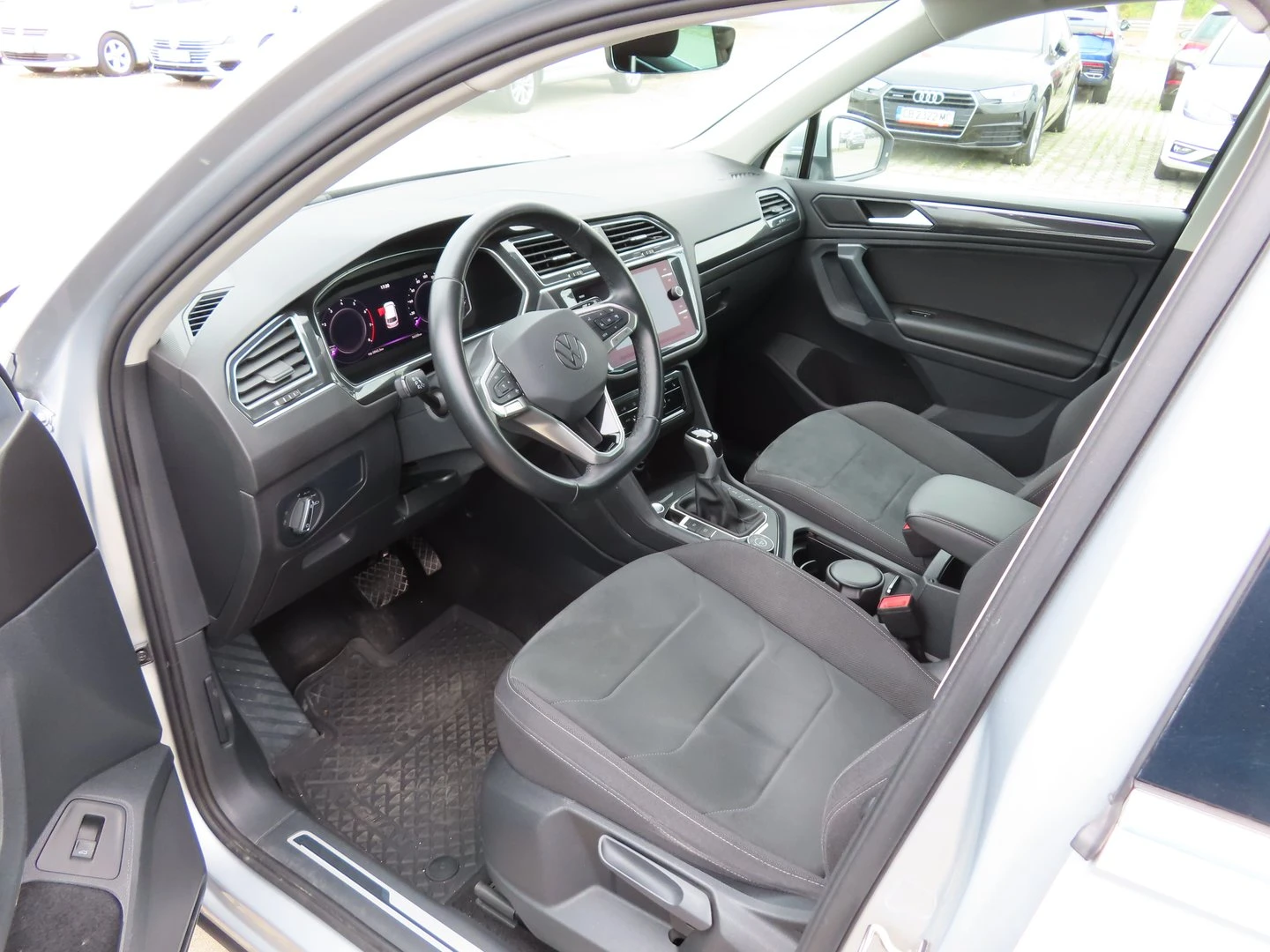 VW Tiguan Elegance 2.0 TSI OPF 4MOTION DSG, снимка 4 - Автомобили и джипове - 56422782
