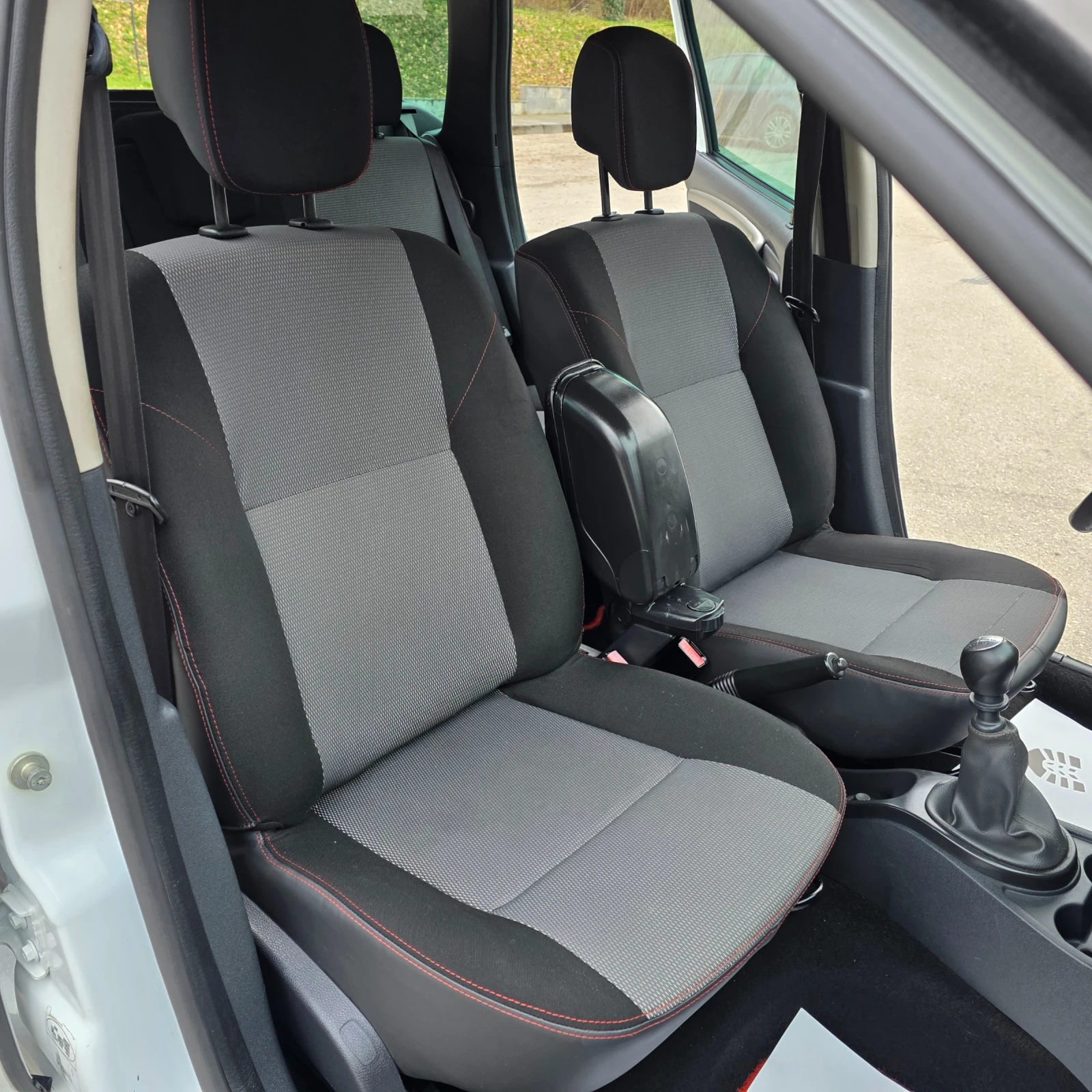 Dacia Duster 1.5DCI 4X4 - изображение 6