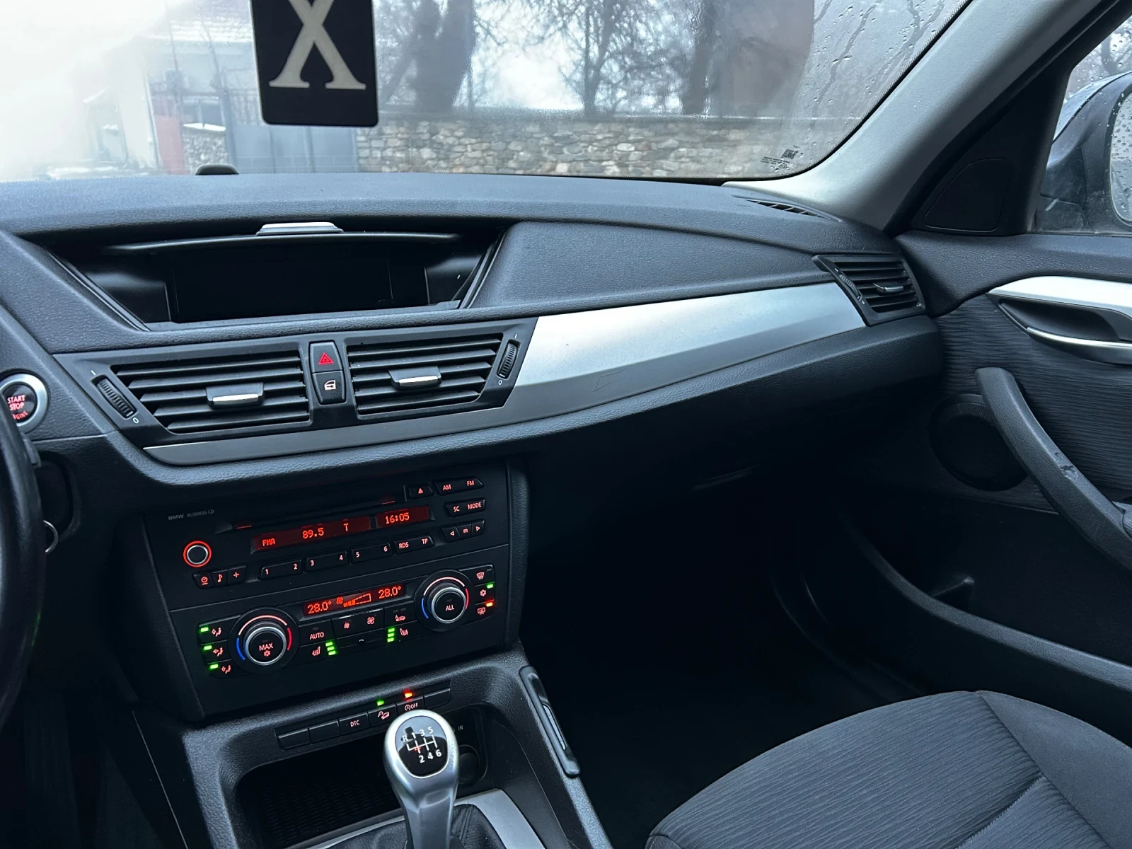 BMW X1 2.0d 143к.с.* ПОДГРЕВ* СЕРВИЗНА ИСТОРИЯ* , снимка 12 - Автомобили и джипове - 53805375