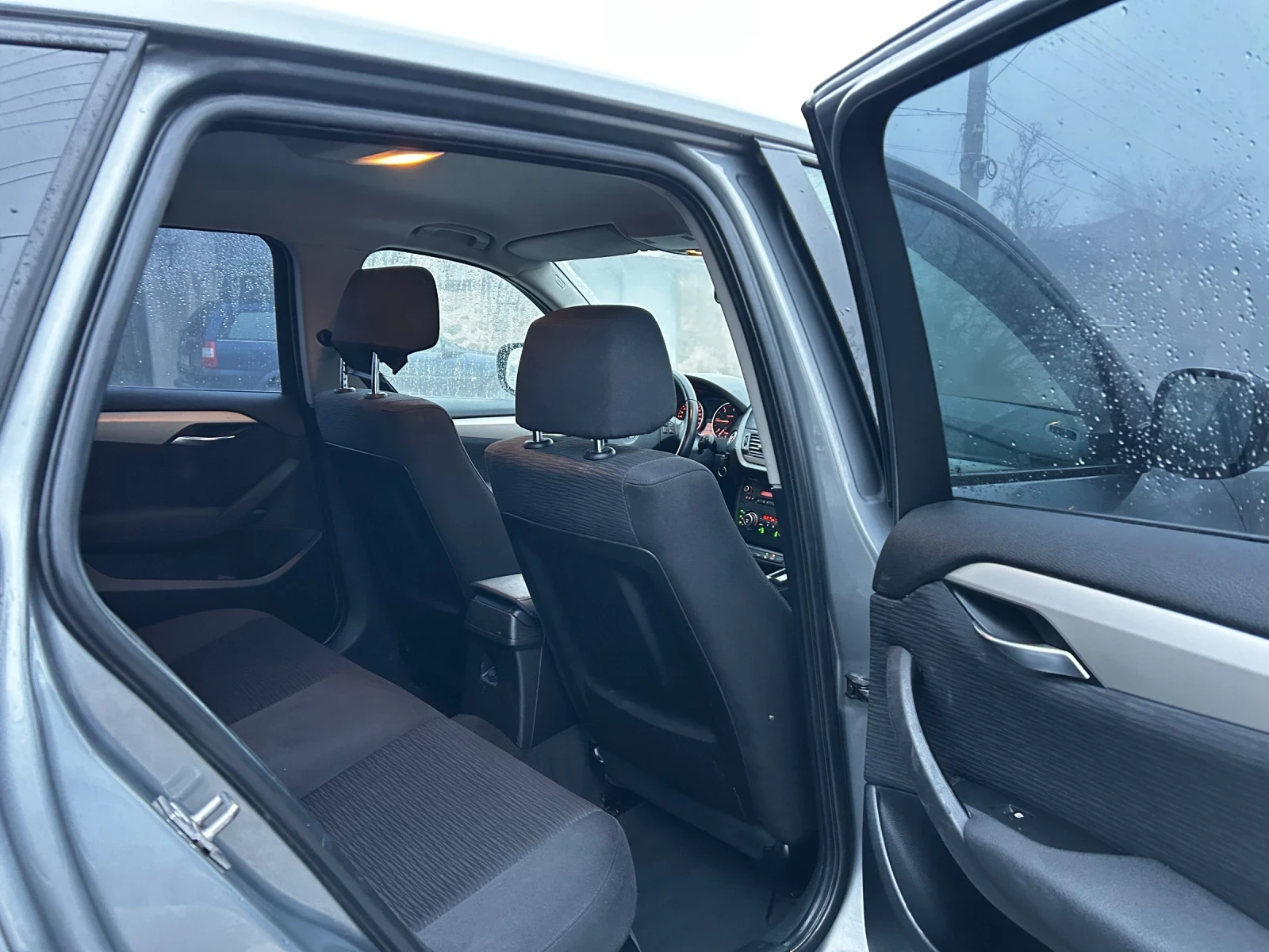 BMW X1 2.0d 143к.с.* ПОДГРЕВ* СЕРВИЗНА ИСТОРИЯ* , снимка 9 - Автомобили и джипове - 53805375