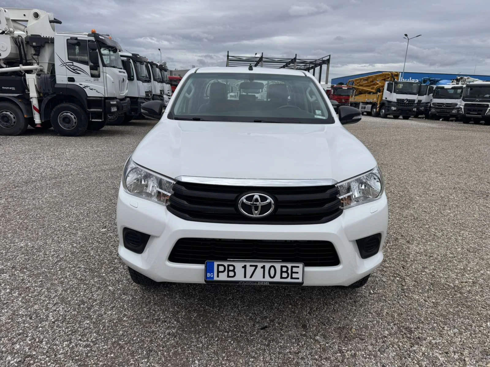Toyota Hilux 2.4D 4X4 72 000 KM, снимка 2 - Автомобили и джипове - 54187941
