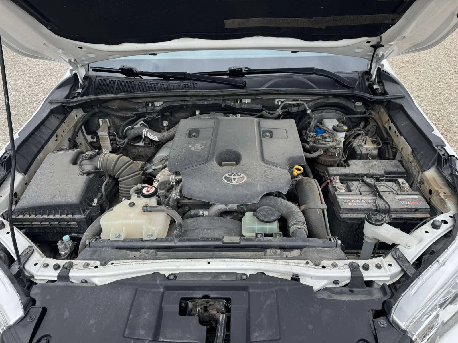 Toyota Hilux 2.4D 4X4 72 000 KM, снимка 15 - Автомобили и джипове - 54187941