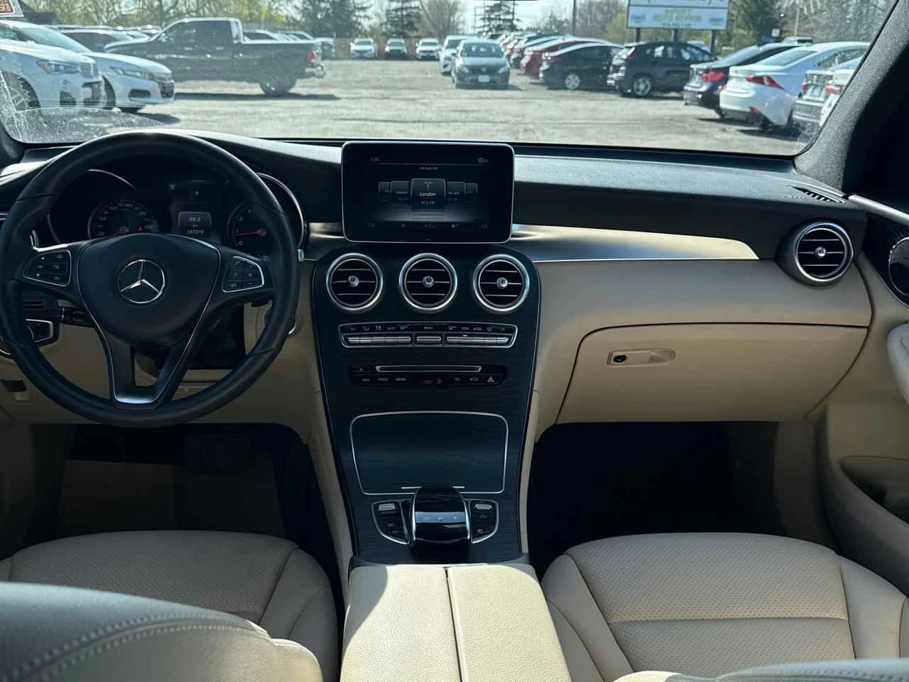 Mercedes-Benz GLC 300 | ПОДГРЕВ | ПАНОРАМА | CARFAX | , снимка 9 - Автомобили и джипове - 54360456