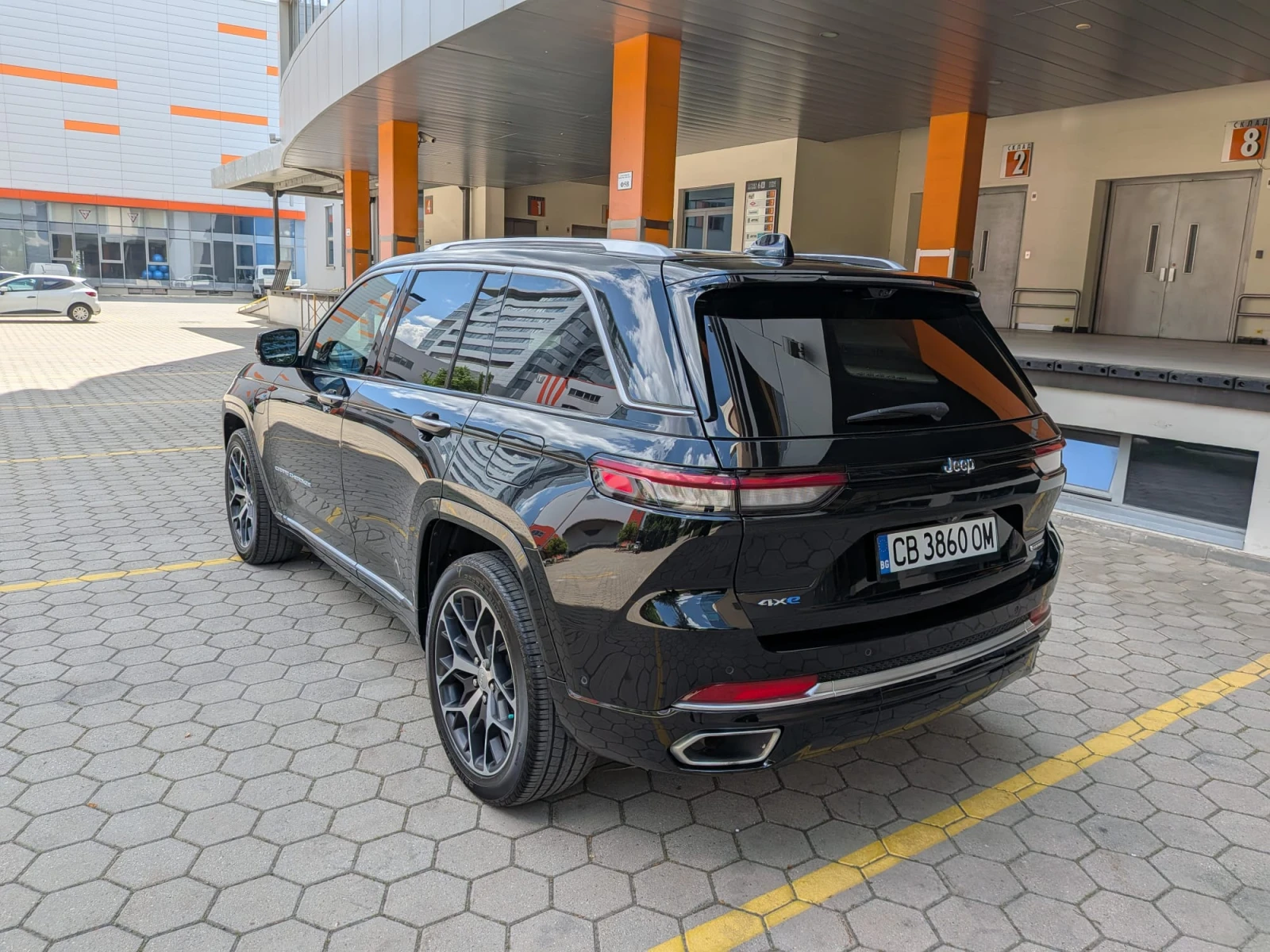 Jeep Grand cherokee 2.0 4XE* PLUGIN HYBRID* SUMMIT* RESERVE* FULL* , снимка 6 - Автомобили и джипове - 54810162
