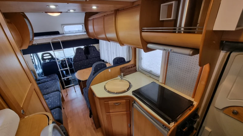 Кемпер CI International  Климатик на мотора, 6 места!, снимка 12 - Каравани и кемпери - 52875704