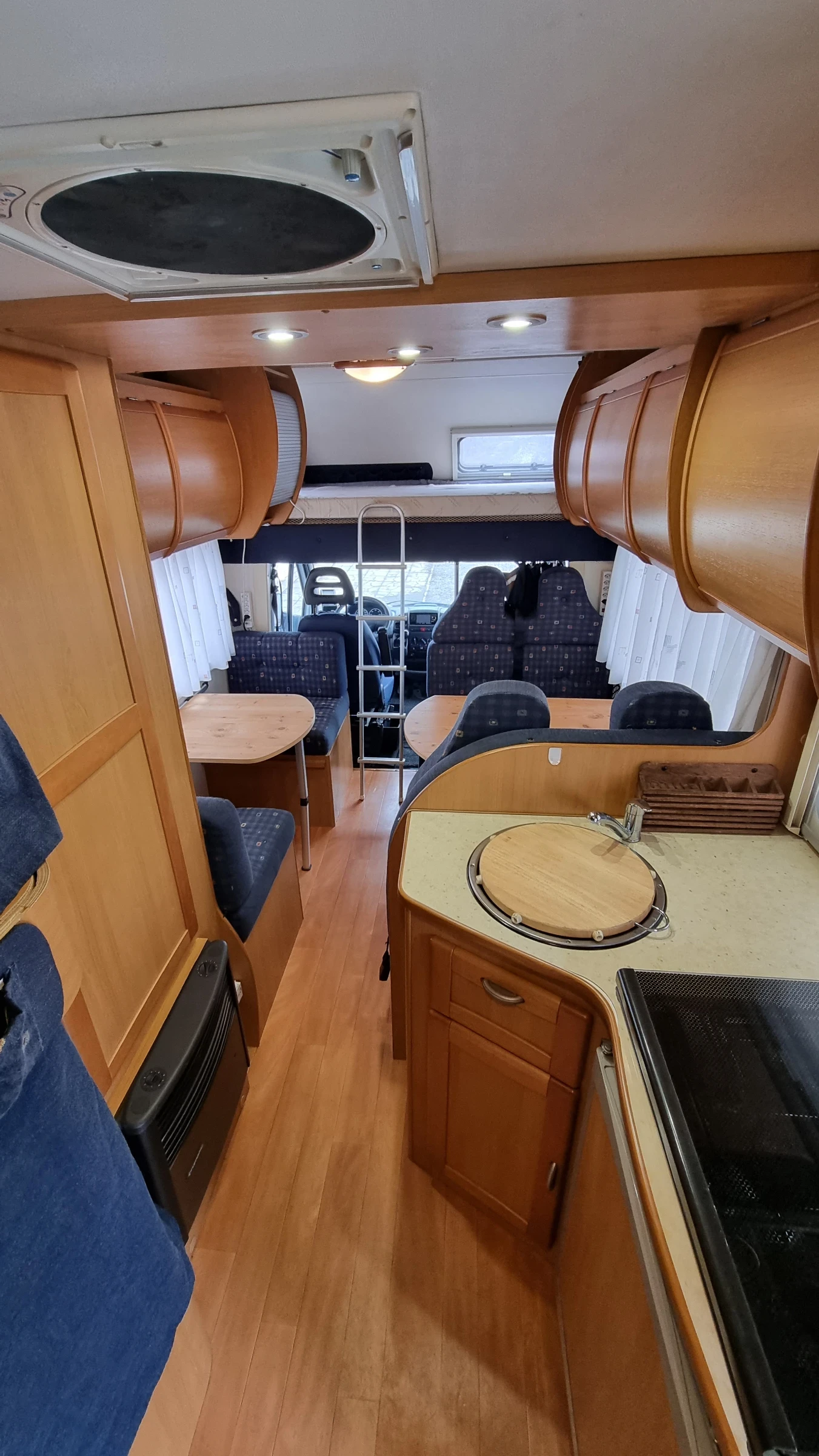 ������ CI International  �������� �� ������, 6 �����! | Mobile.bg � ����������� 11