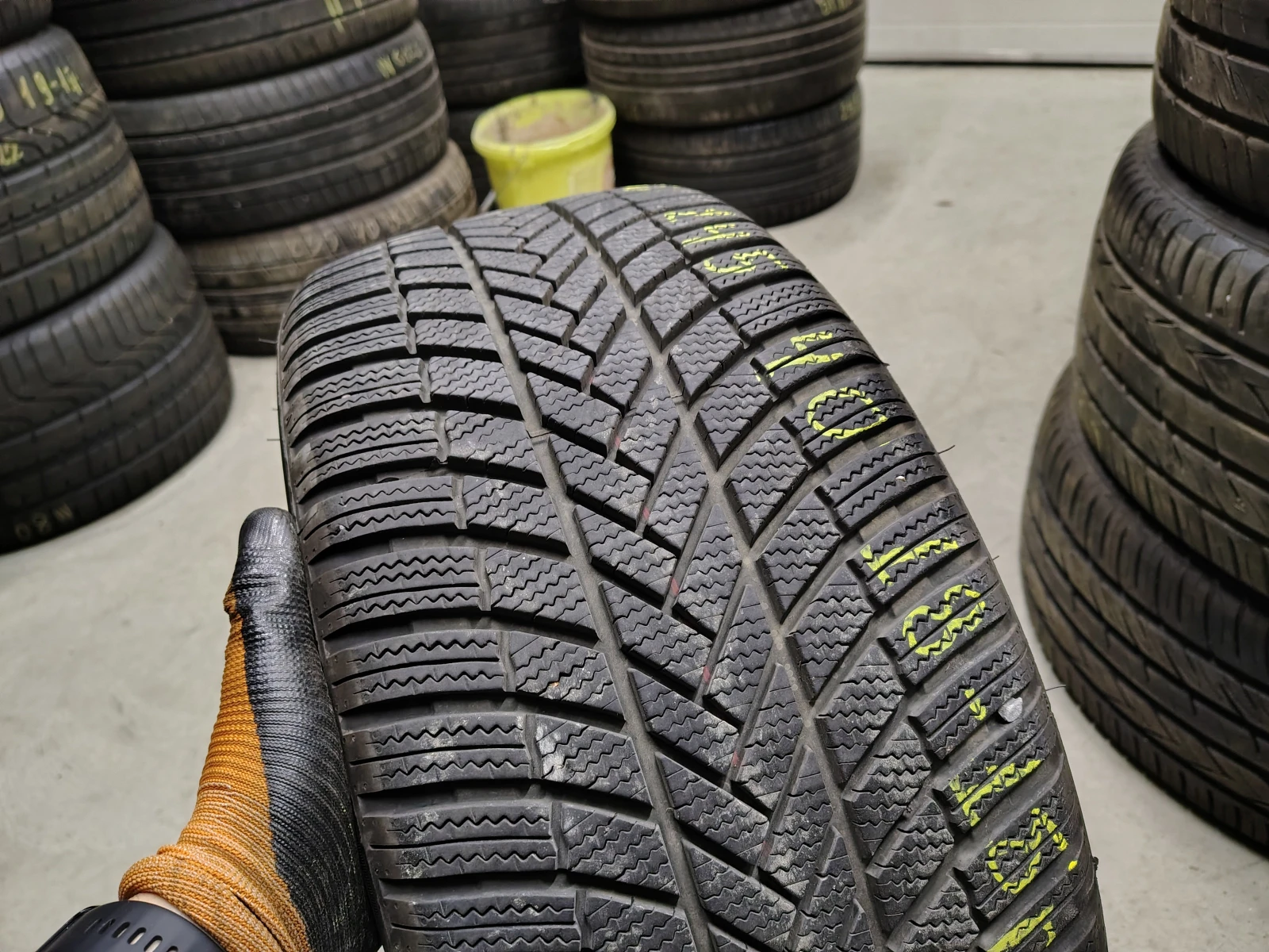 Гуми Зимни 245/40R18