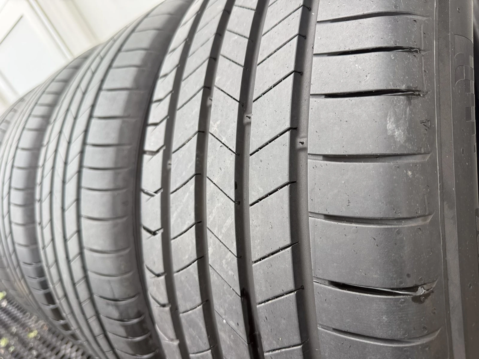 Гуми Летни 235/60R18, снимка 3 - Гуми и джанти - 54089717