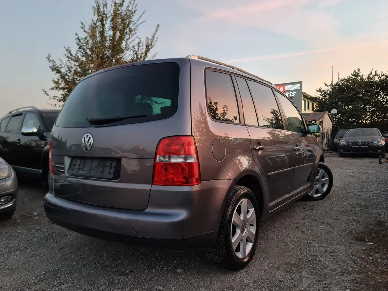 VW Touran КАТО ЧИСТО НОВА, снимка 4 - Автомобили и джипове - 48056681