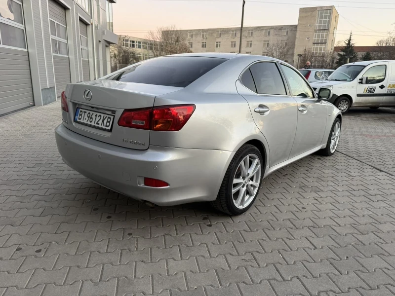 Lexus IS 220d ОТЛИЧНО СЪСТОЯНИЕ, снимка 4 - Автомобили и джипове - 48742240