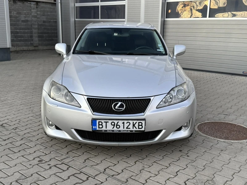 Lexus IS 220d ОТЛИЧНО СЪСТОЯНИЕ, снимка 1 - Автомобили и джипове - 48742240