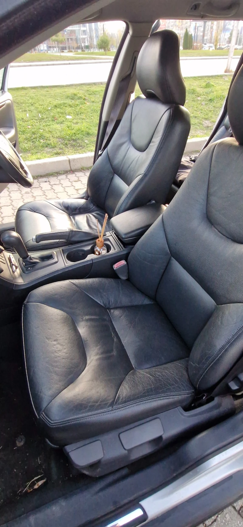 Volvo V70 2 х D5 в 1, снимка 13 - Автомобили и джипове - 52312614