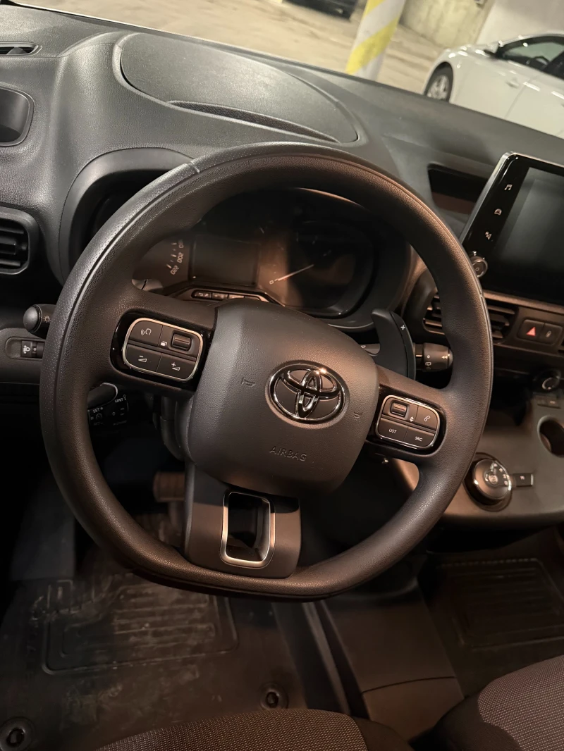 Toyota Proace City 1.5D, снимка 9 - Автомобили и джипове - 52931640
