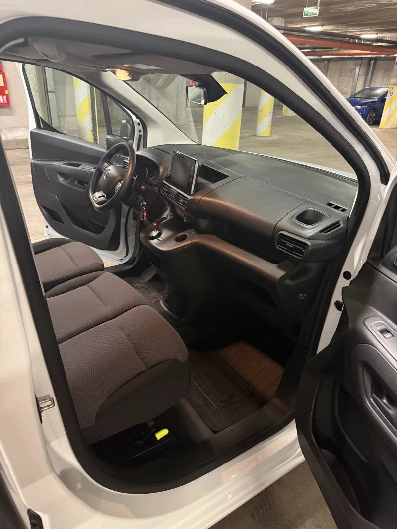 Toyota Proace City 1.5D, снимка 8 - Автомобили и джипове - 52931640