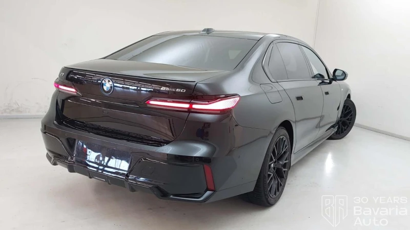 BMW i7 50 eDrive M Sport Paket , снимка 3 - Автомобили и джипове - 53287869