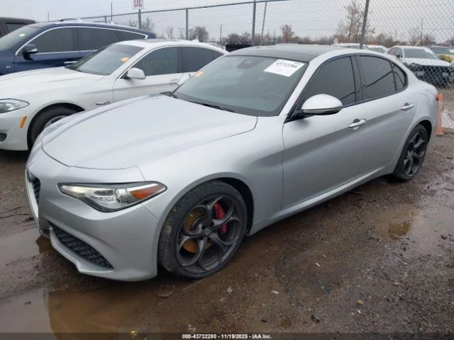 Alfa Romeo Giulia AWD* Червена кожа* Дистроник* Keyless* Камера