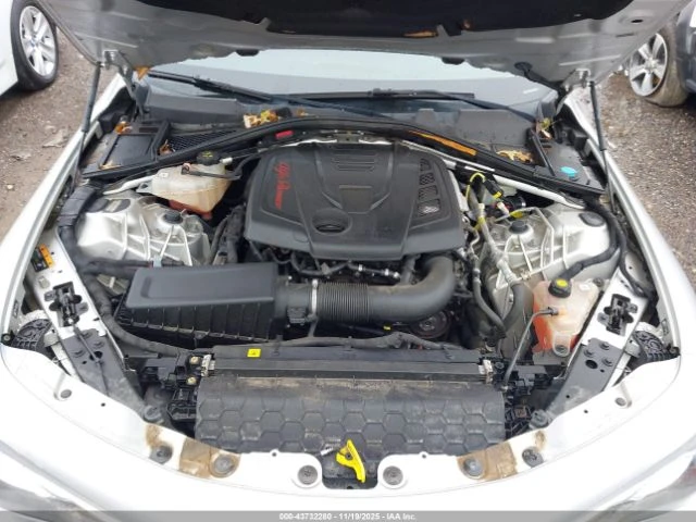 Alfa Romeo Giulia AWD* Червена кожа* Дистроник* Keyless* Камера, снимка 13 - Автомобили и джипове - 52739034