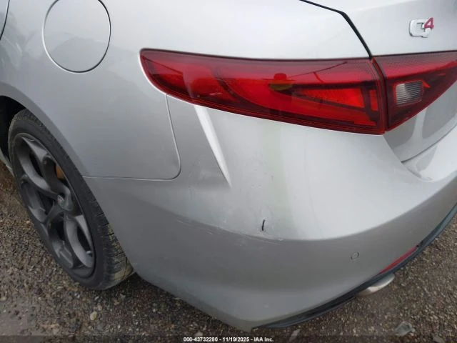 Alfa Romeo Giulia AWD* Червена кожа* Дистроник* Keyless* Камера, снимка 15 - Автомобили и джипове - 52739034