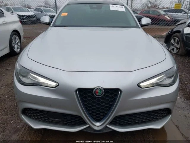 Alfa Romeo Giulia AWD* Червена кожа* Дистроник* Keyless* Камера - изображение 8