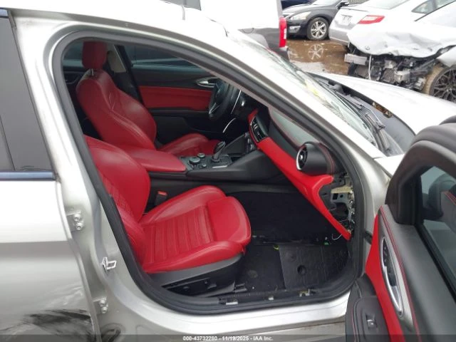Alfa Romeo Giulia AWD* Червена кожа* Дистроник* Keyless* Камера - изображение 9