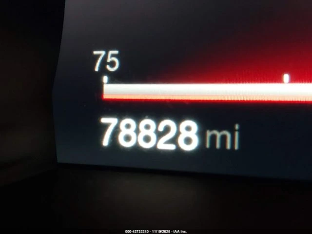 Alfa Romeo Giulia AWD* Червена кожа* Дистроник* Keyless* Камера, снимка 11 - Автомобили и джипове - 52739034