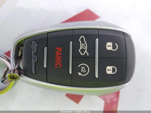 Alfa Romeo Giulia AWD* Червена кожа* Дистроник* Keyless* Камера, снимка 14 - Автомобили и джипове - 52739034