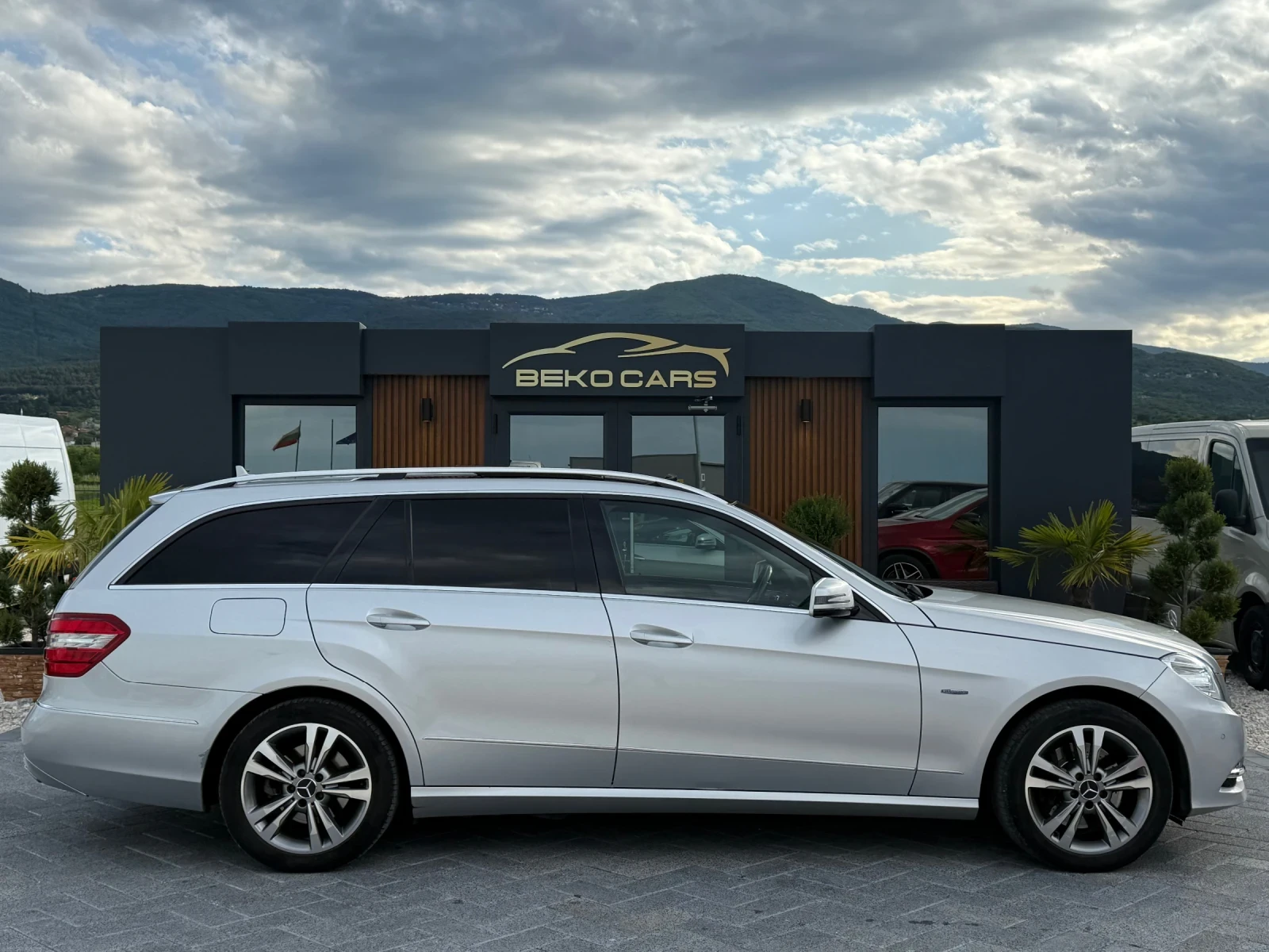 Mercedes-Benz E 350 Масаж/Обдух/Подгрев/Дистроник/нов внос от Белгия! - изображение 4