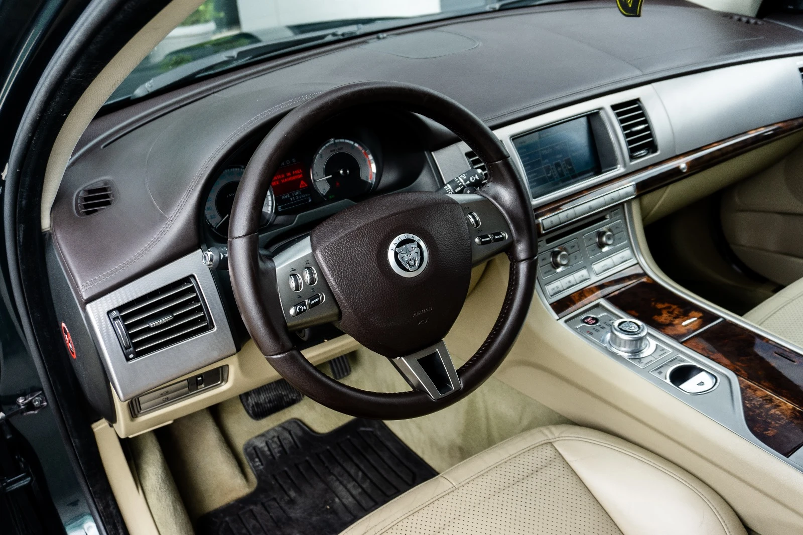 Jaguar Xf 3.0D S - Перфектна! - изображение 7