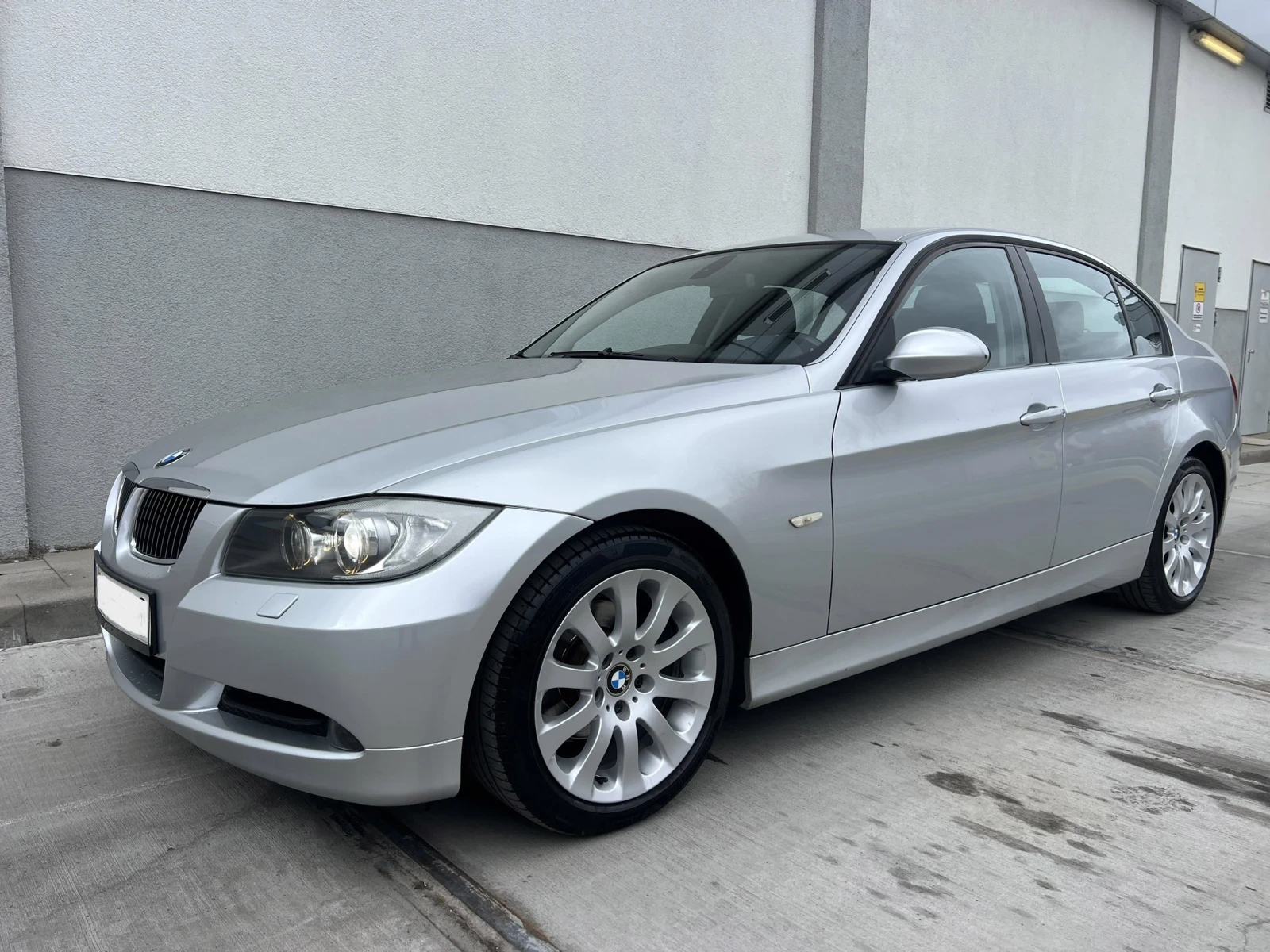 BMW 320  2.0i Facelift , снимка 2 - Автомобили и джипове - 53890907