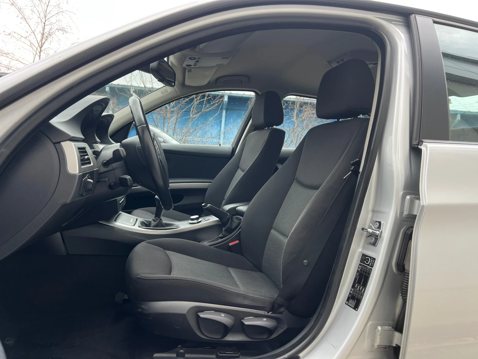 BMW 320  2.0i Facelift , снимка 11 - Автомобили и джипове - 53890907