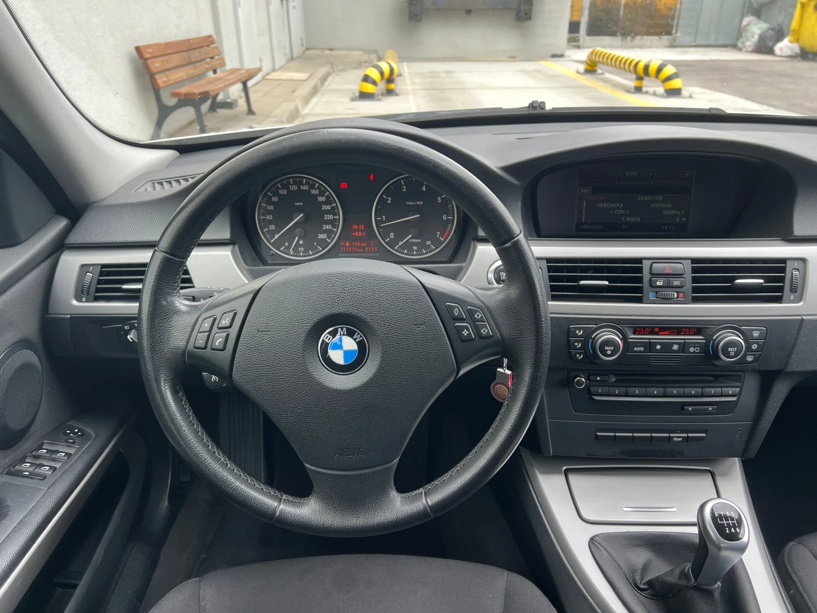 BMW 320  2.0i Facelift , снимка 10 - Автомобили и джипове - 53890907
