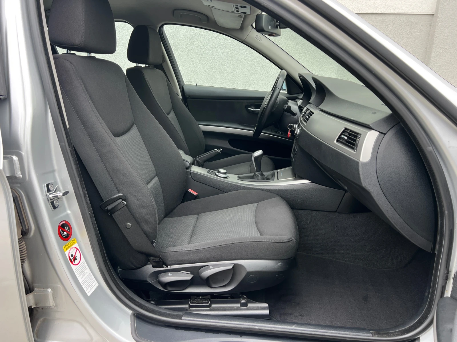 BMW 320  2.0i Facelift , снимка 12 - Автомобили и джипове - 53890907