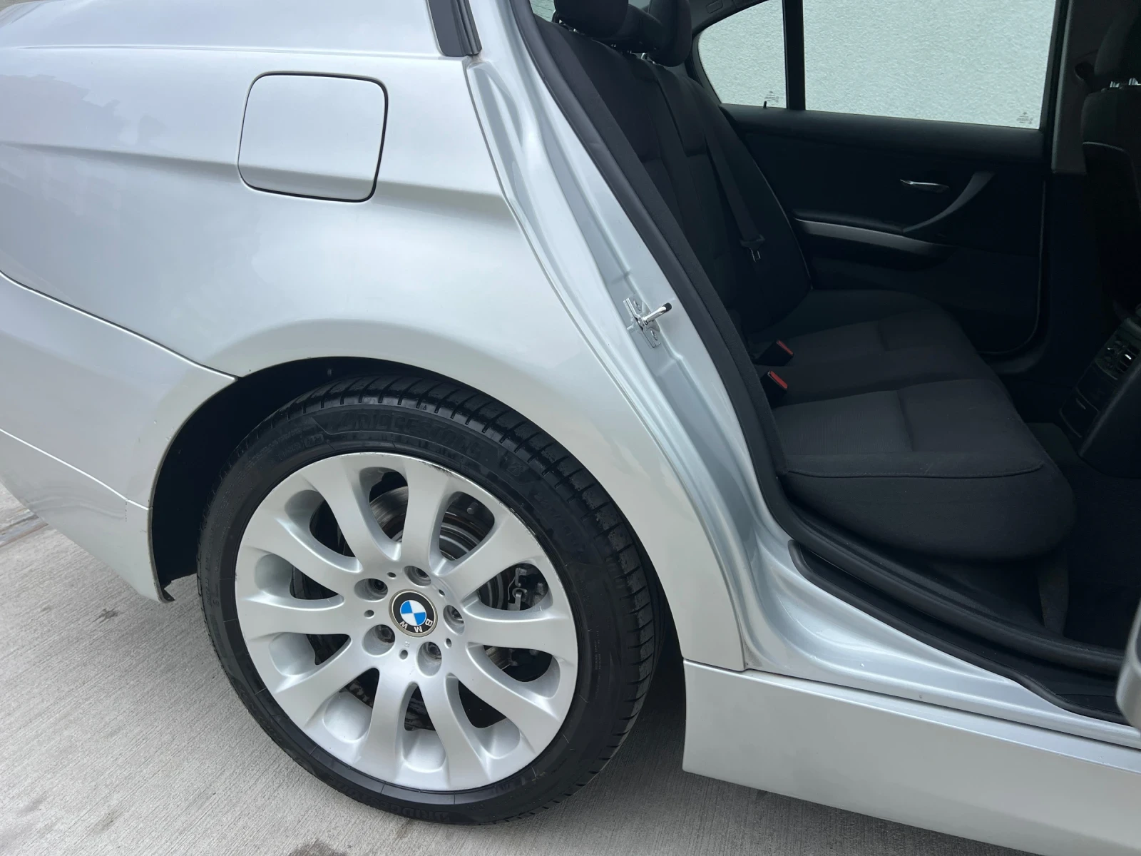 BMW 320  2.0i Facelift , снимка 13 - Автомобили и джипове - 53890907