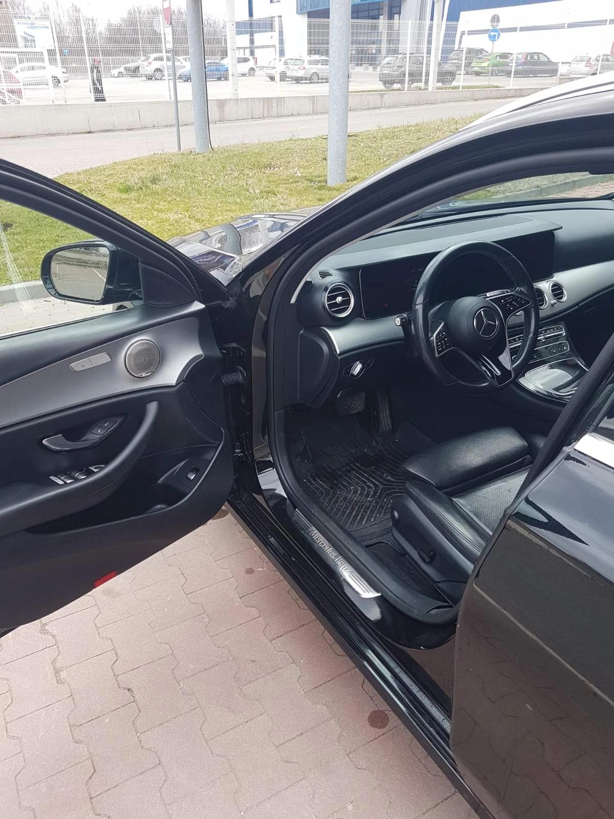 Mercedes-Benz E 200, снимка 12 - Автомобили и джипове - 53944856