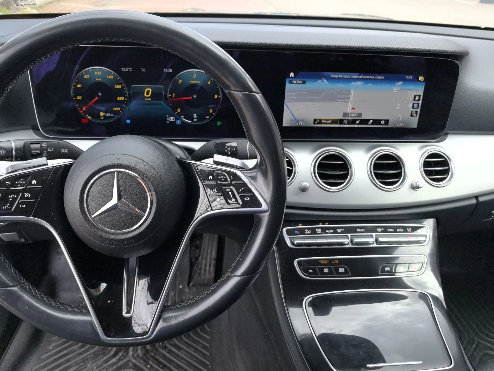 Mercedes-Benz E 200, снимка 12 - Автомобили и джипове - 53944856