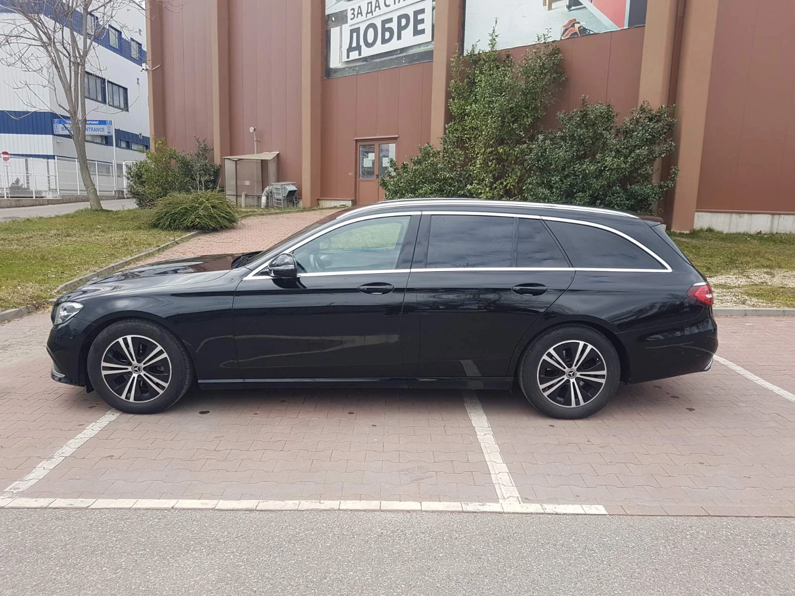 Mercedes-Benz E 200, снимка 4 - Автомобили и джипове - 53944856