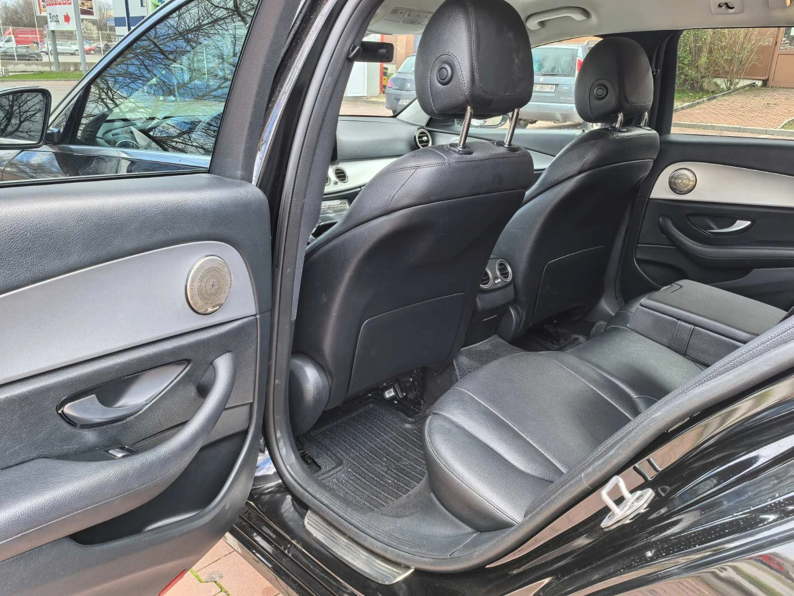 Mercedes-Benz E 200, снимка 8 - Автомобили и джипове - 53944856