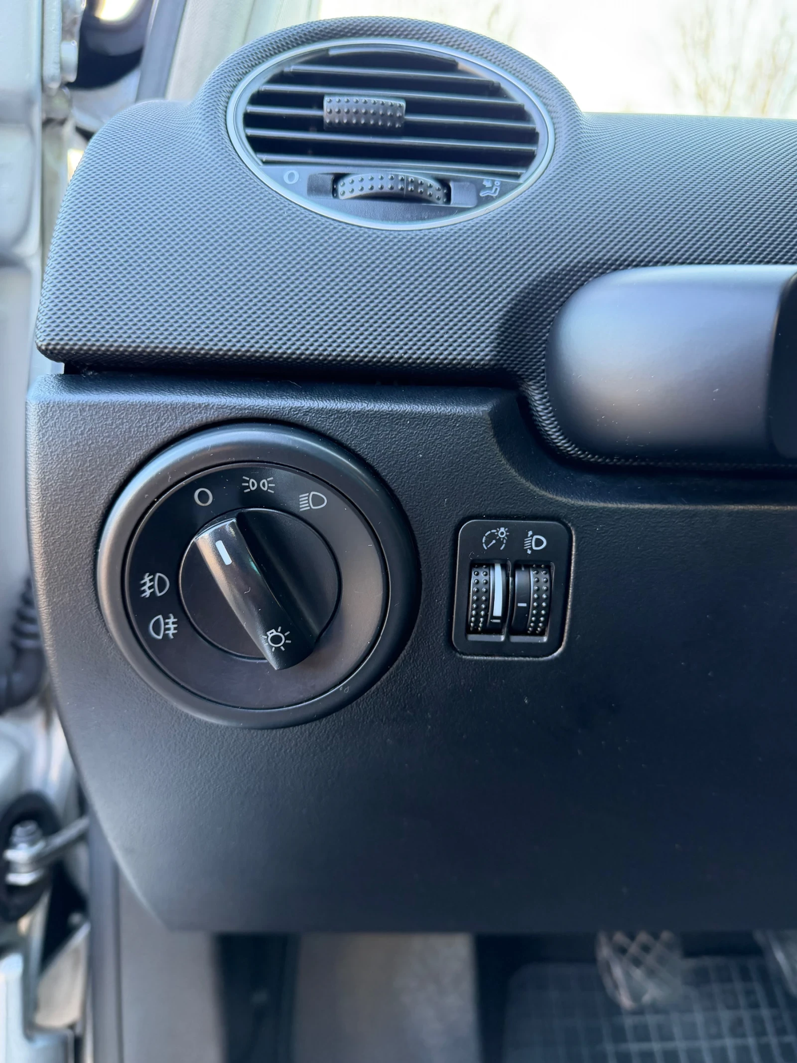 VW New beetle 1.9 TDI, снимка 12 - Автомобили и джипове - 53994932